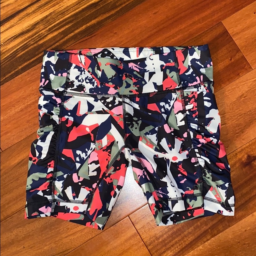 Lululemon running shorts size 6